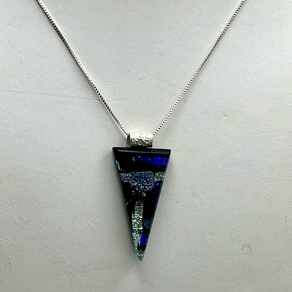 Elegant Blue and Silver Pendant Necklace - Picture 2 of 3